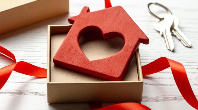 Top Housewarming Presents for Friends and Family