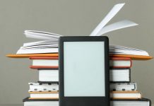 E-Books vs Traditional Books: Which Keeps You More Updated? E-Books vs Traditional Books