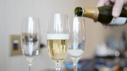 How to Choose the Right Champagne and Presentation